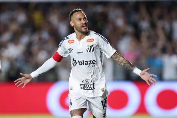 Neymar gây ấn tượng khi ghi bàn từ chấm phạt góc