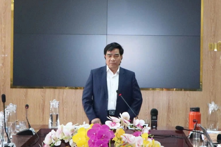 Chủ tịch tỉnh yêu cầu chuyển công tác trưởng phòng tài nguyên vì vắng họp