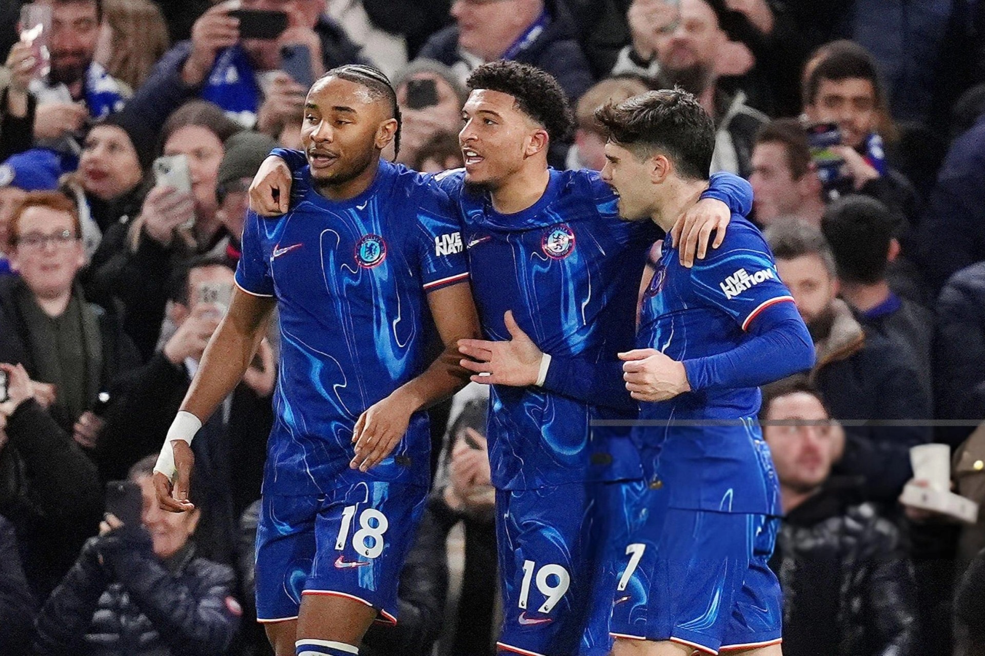 Chelsea đẩy Man City bật khỏi top 4 Premier League
