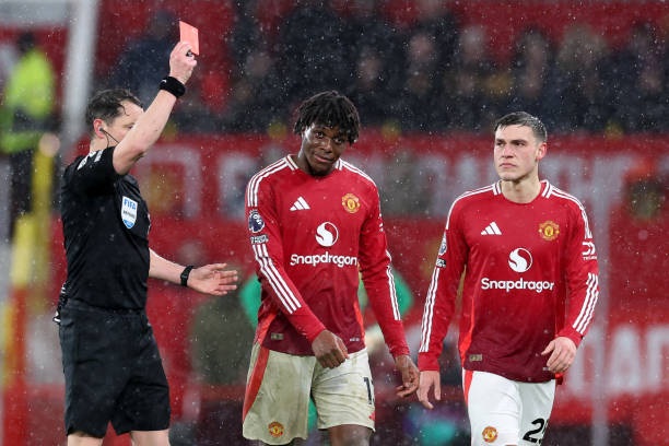 Cổ động viên Man Utd chỉ trích Dorgu và Onana là thảm họa
