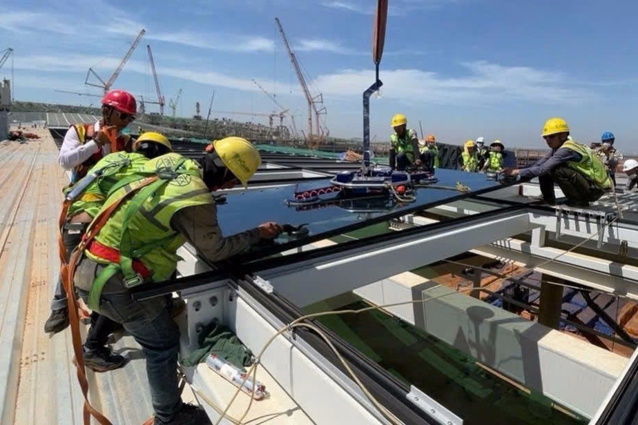 Bắt đầu lắp kính nhà ga hành khách sân bay Long Thành