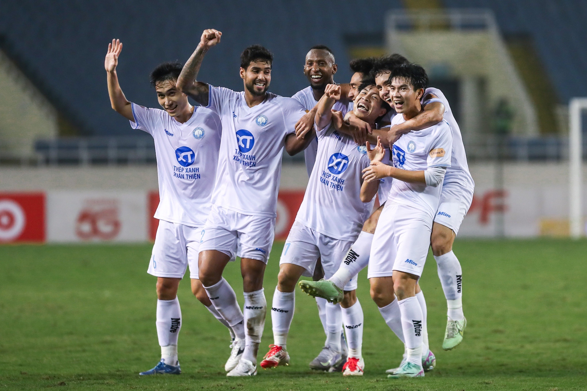 Đánh bại Thể Công Viettel, CLB Nam Định bứt tốc ở ngôi đầu V-League