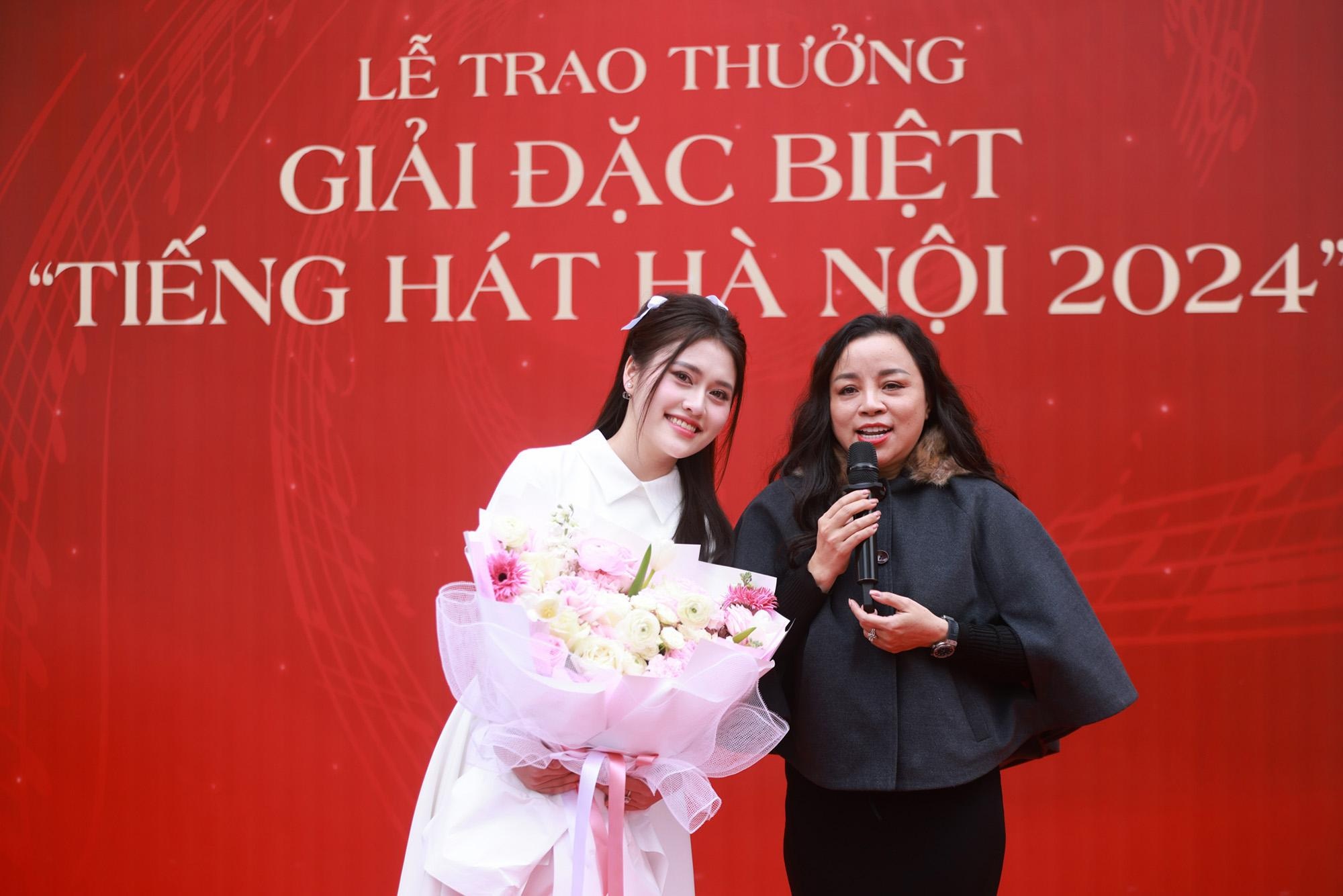 Thí sinh đặc biệt của cuộc thi "Tiếng hát Hà Nội 2024" nhận giải thưởng lớn