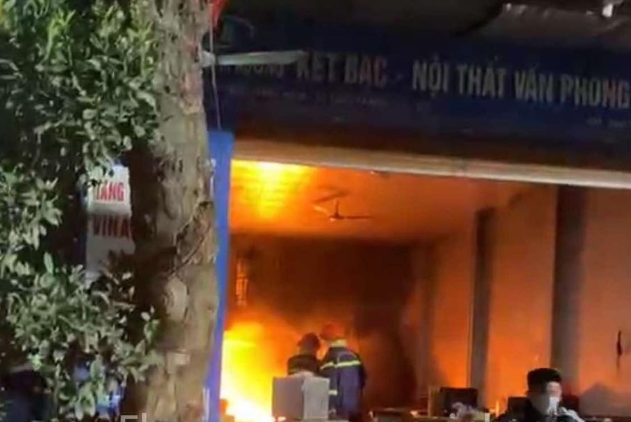 Điều tra vụ cháy 5 ngôi nhà trong đêm ở Vĩnh Phúc