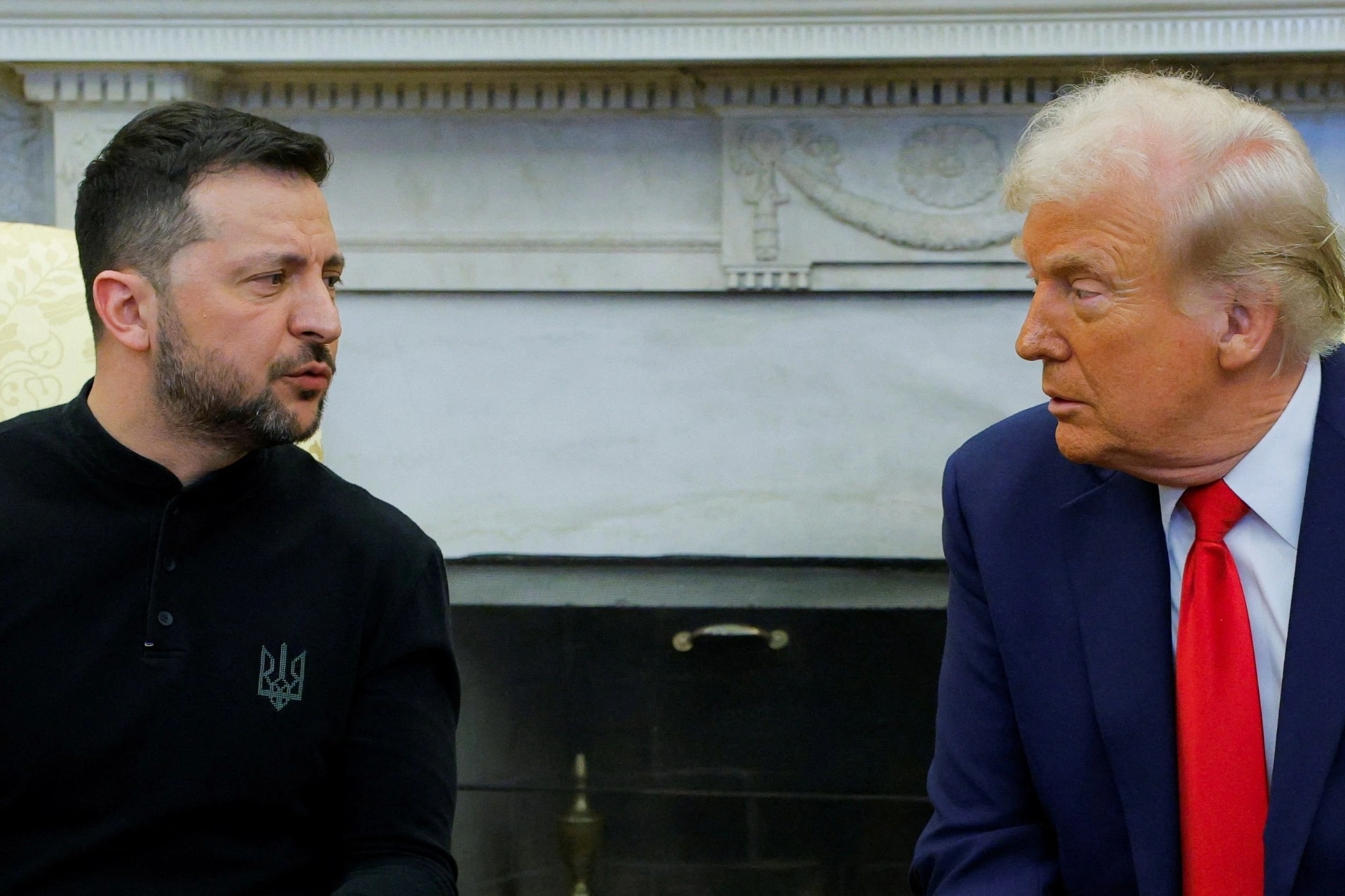 Báo Mỹ: Ông Trump "khó chịu" vì trang phục của ông Zelensky