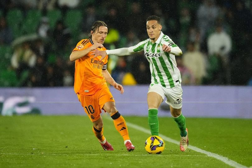 Đội bóng của Antony ngược dòng đánh bại Real Madrid