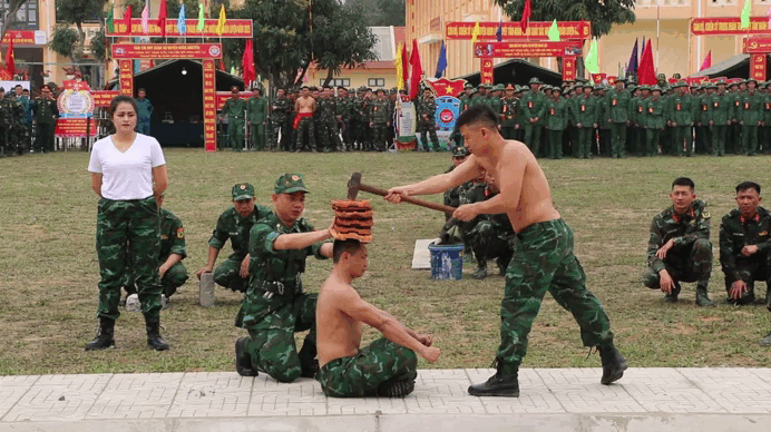 Mãn nhãn tuyệt kỹ khí công, thiết đầu công trong lễ ra quân huấn luyện