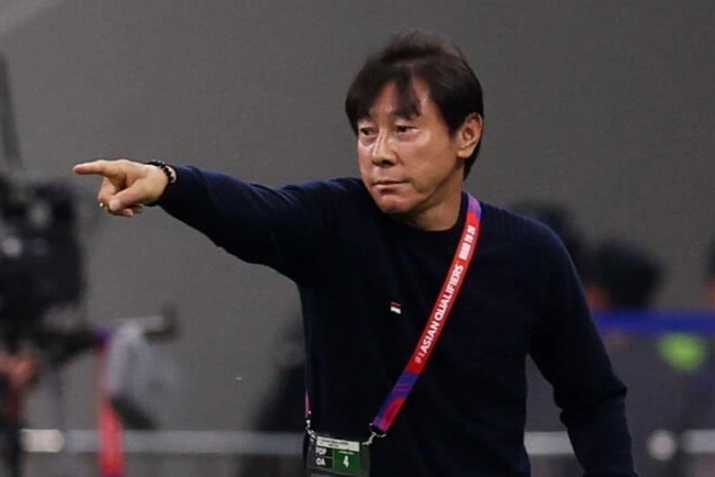 Rộ tin HLV Shin Tae Yong dẫn dắt Quang Hải, Hoàng Đức gặp Man Utd