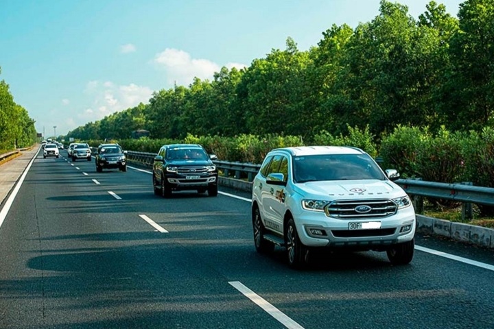 Mức phạt khi điều khiển ô tô không đảm bảo khoảng cách an toàn