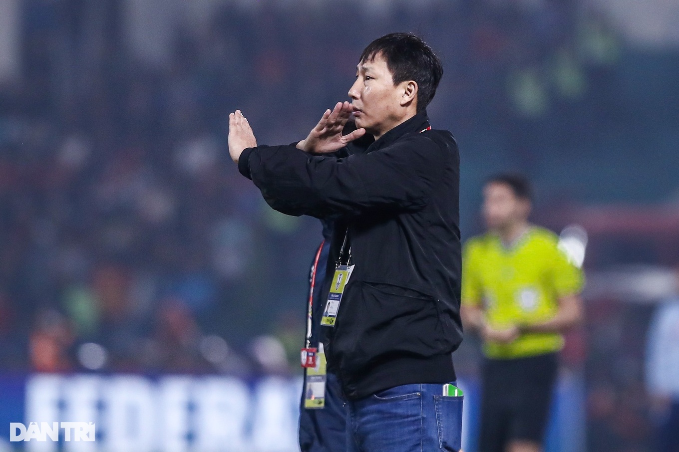 Báo Hàn Quốc chỉ ra khác biệt lớn giữa HLV Kim Sang Sik và Troussier