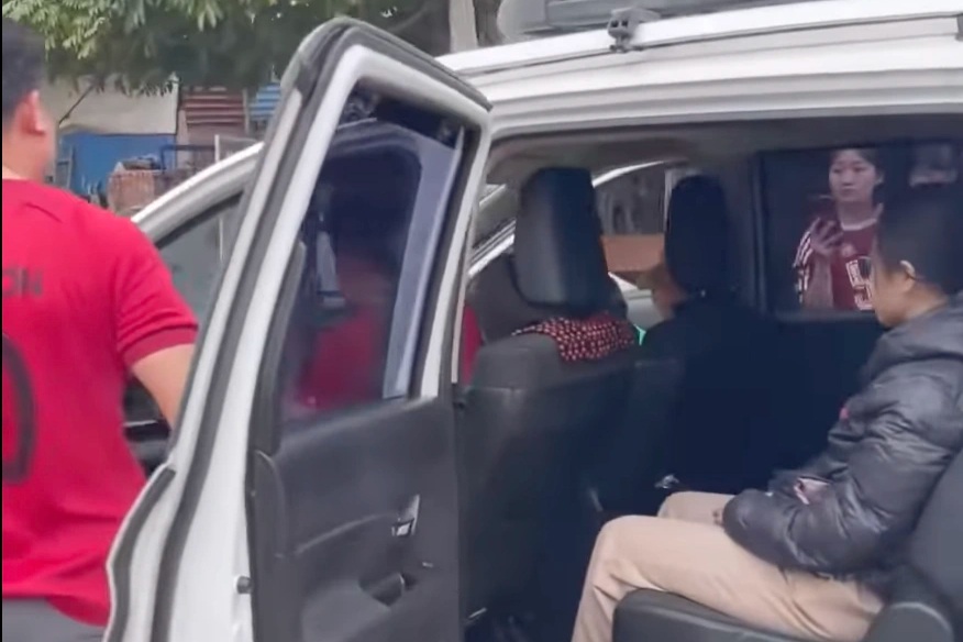 Thực hư thông tin "bé gái đang đi với ông nội thì bị thôi miên, bắt cóc"