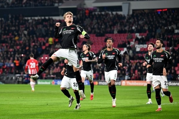 Thắng đậm PSV Eindhoven 7-1, Arsenal lập cú đúp kỷ lục ấn tượng