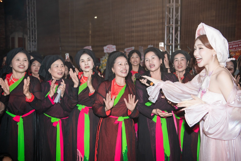 Hé lộ cát-xê không ngờ của 300 người dân đóng MV "Bắc Bling"