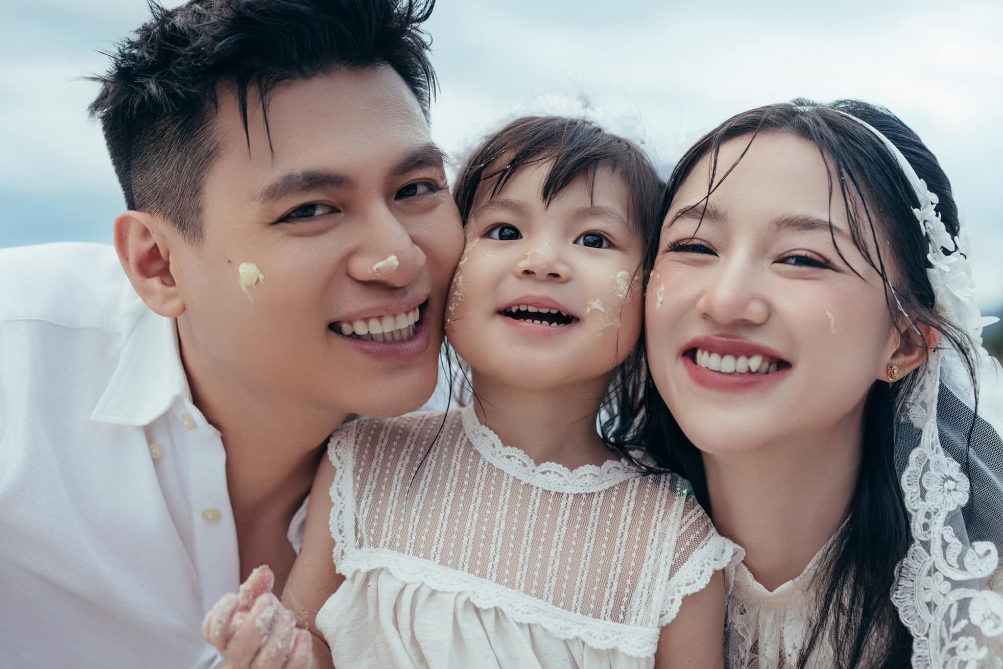Salim khoe ảnh cưới lãng mạn, nhắn nhủ xúc động đến doanh nhân Hải Long