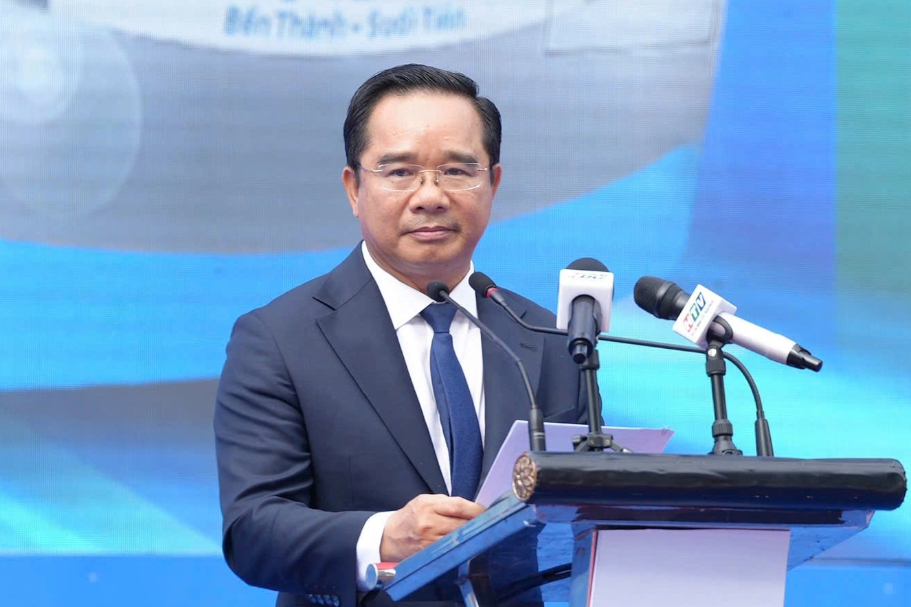Chủ tịch UBND TPHCM: Chặng đường phía trước của metro còn nặng nề