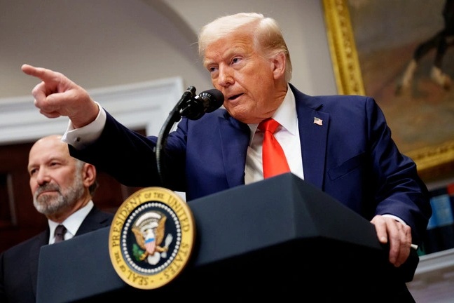 Ông Trump chỉ trích ông Zelensky, cảnh báo khả năng Ukraine "không tồn tại"