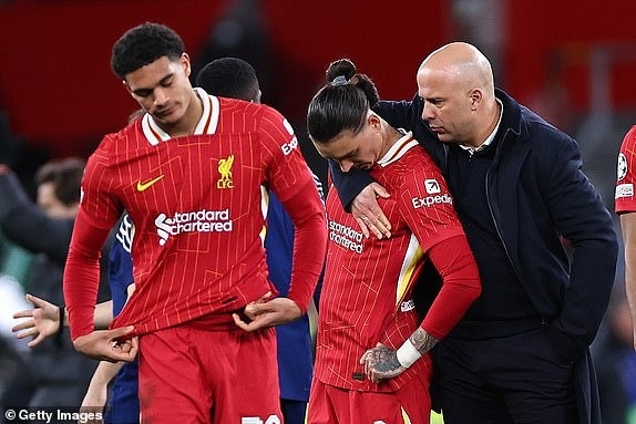 Liverpool thua cay đắng PSG, HLV Arne Slot đưa ra tuyên bố bất ngờ