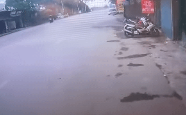 Ô tô lao như tên bắn, cán hàng loạt xe máy