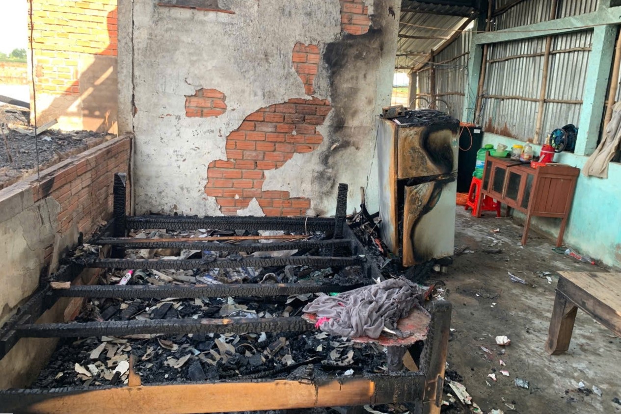Hỏa hoạn thiêu rụi 2 nhà dân