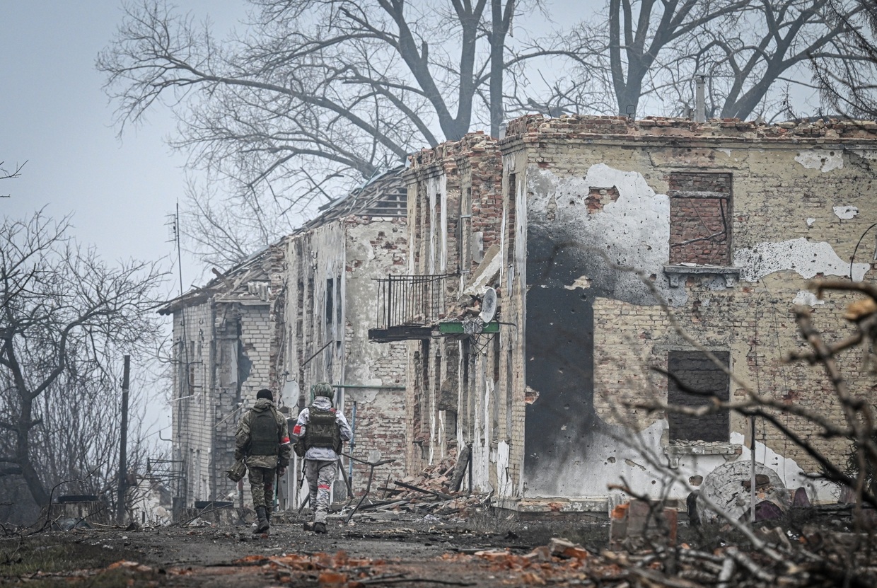 Trận chiến Kursk: Nga bài binh bố trận "nghiền nát" phòng tuyến Ukraine