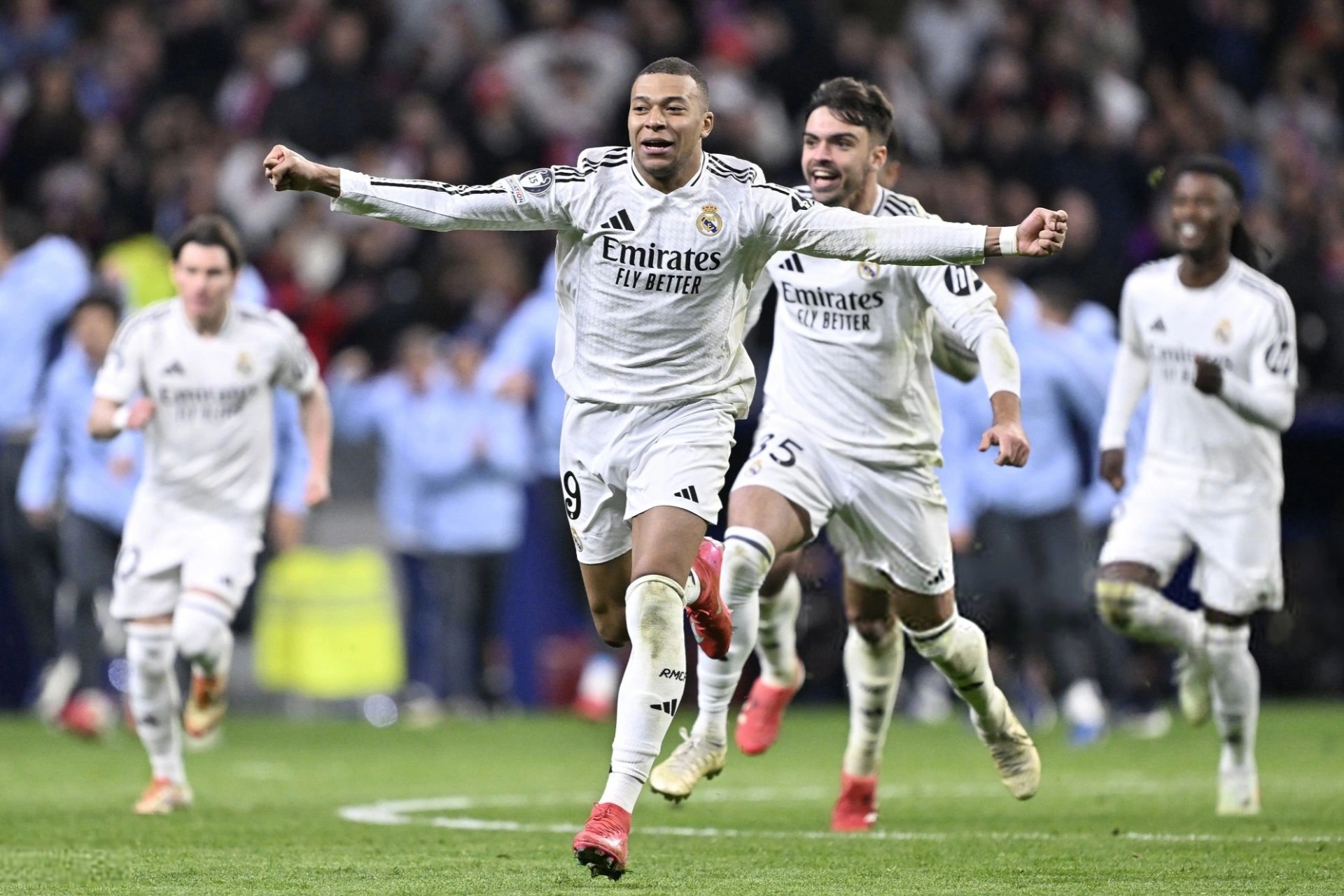 Xác định 8 đội vào tứ kết Champions League