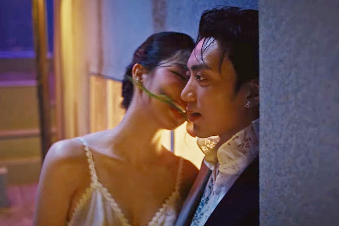 SOOBIN tình tứ với Hoa hậu Thanh Thủy trong MV mới