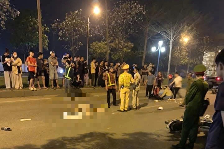 Hà Nội: Ô tô tải va chạm với 2 xe máy, 3 người thương vong