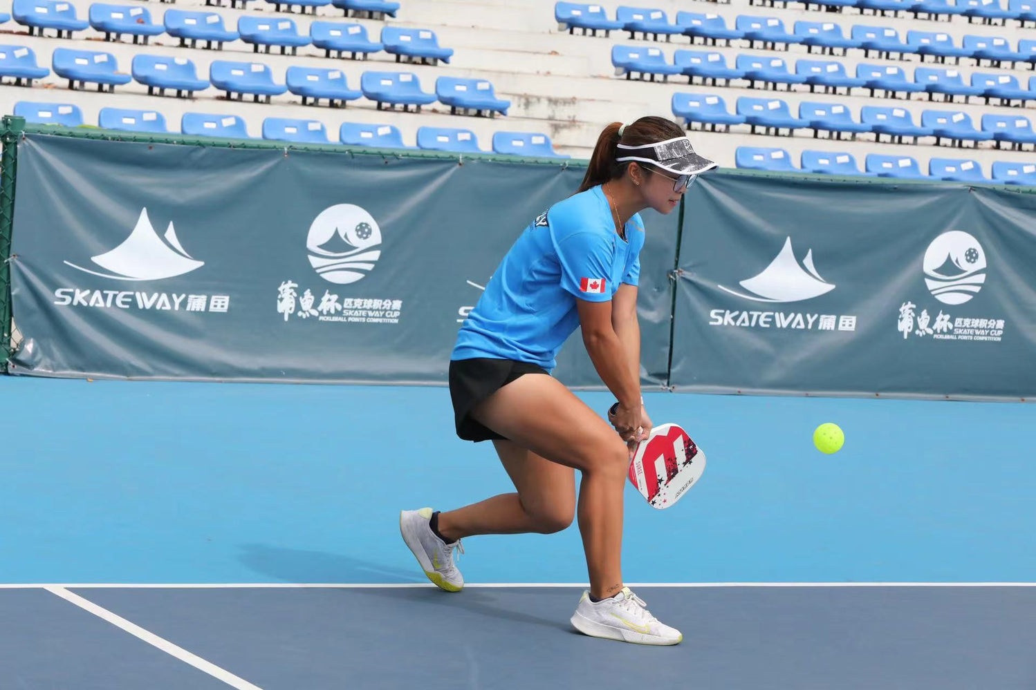 Người mới chơi pickleball nên chọn trang phục như thế nào?