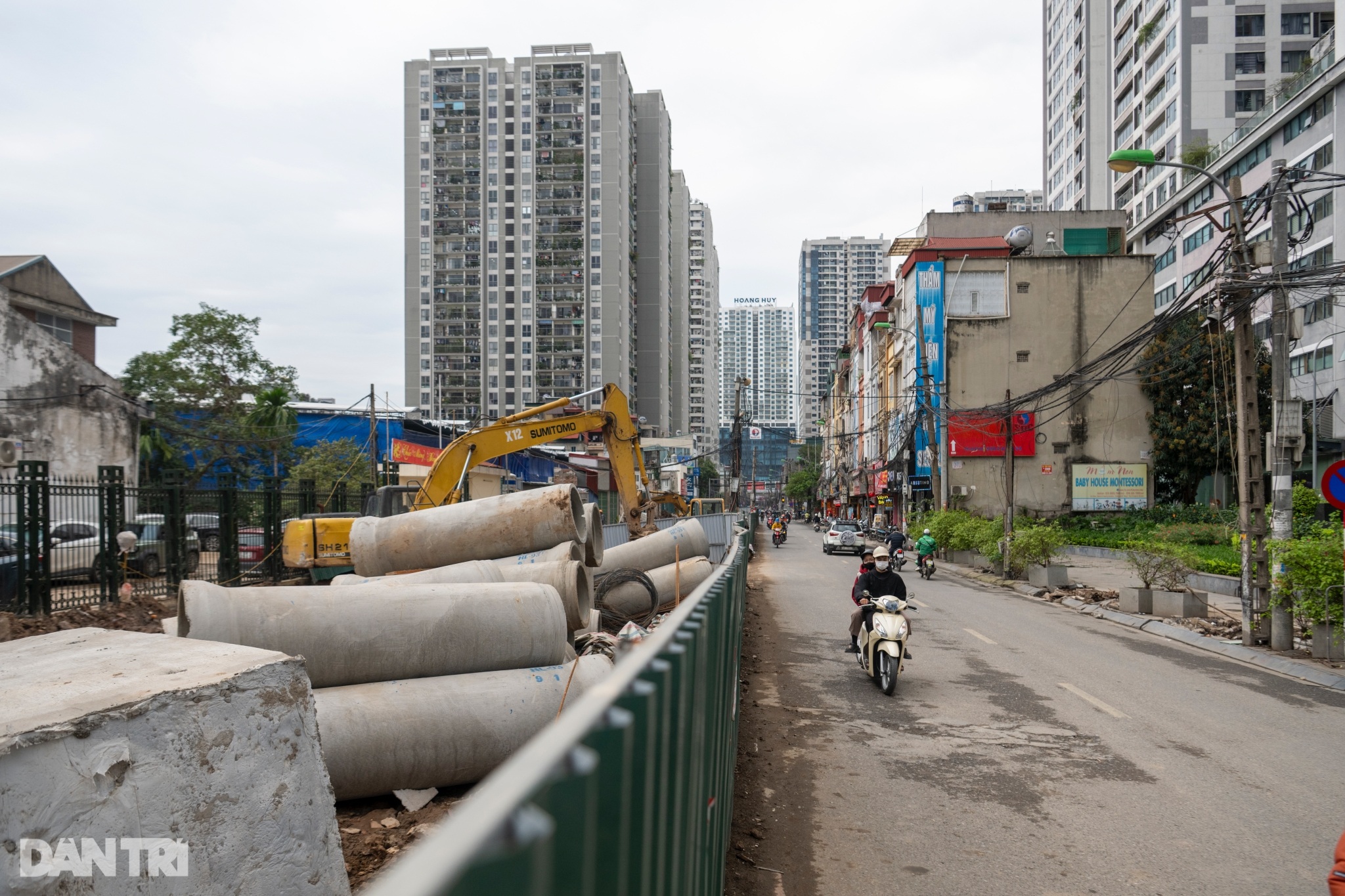 Ngổn ngang trên công trường mở rộng đường Nguyễn Tuân 400 tỷ đồng