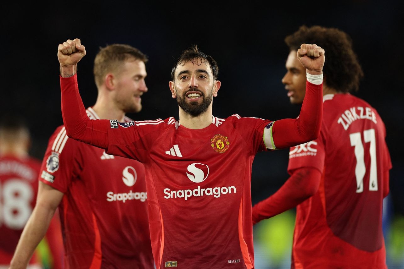 Fernandes tiếp đà thăng hoa, Man Utd thắng đậm Leicester