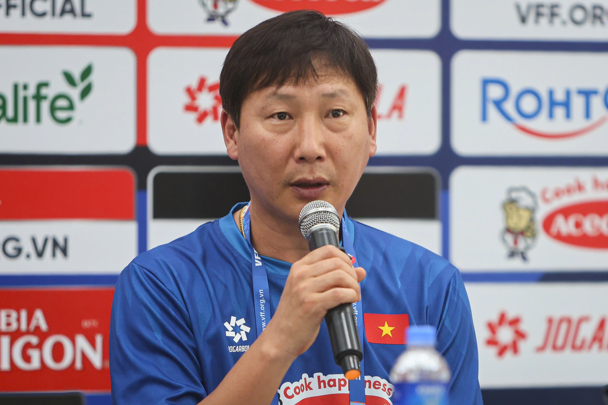 HLV Kim Sang Sik: "Campuchia có tiến bộ nhưng tuyển Việt Nam muốn thắng"