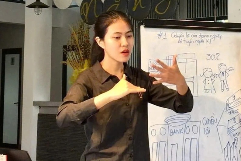 Cô gái bị Mercedes tông tử vong nhiều năm gắn bó với người khiếm thính