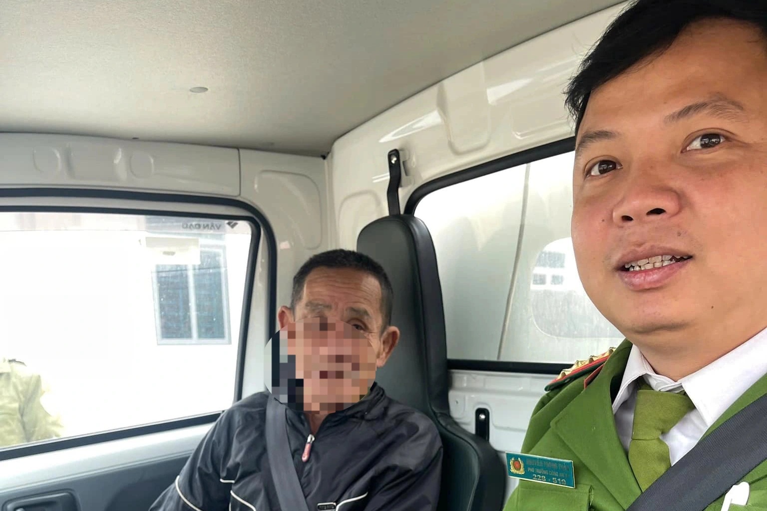 Công an giúp ông lão đi lạc gần 160km tìm lại gia đình