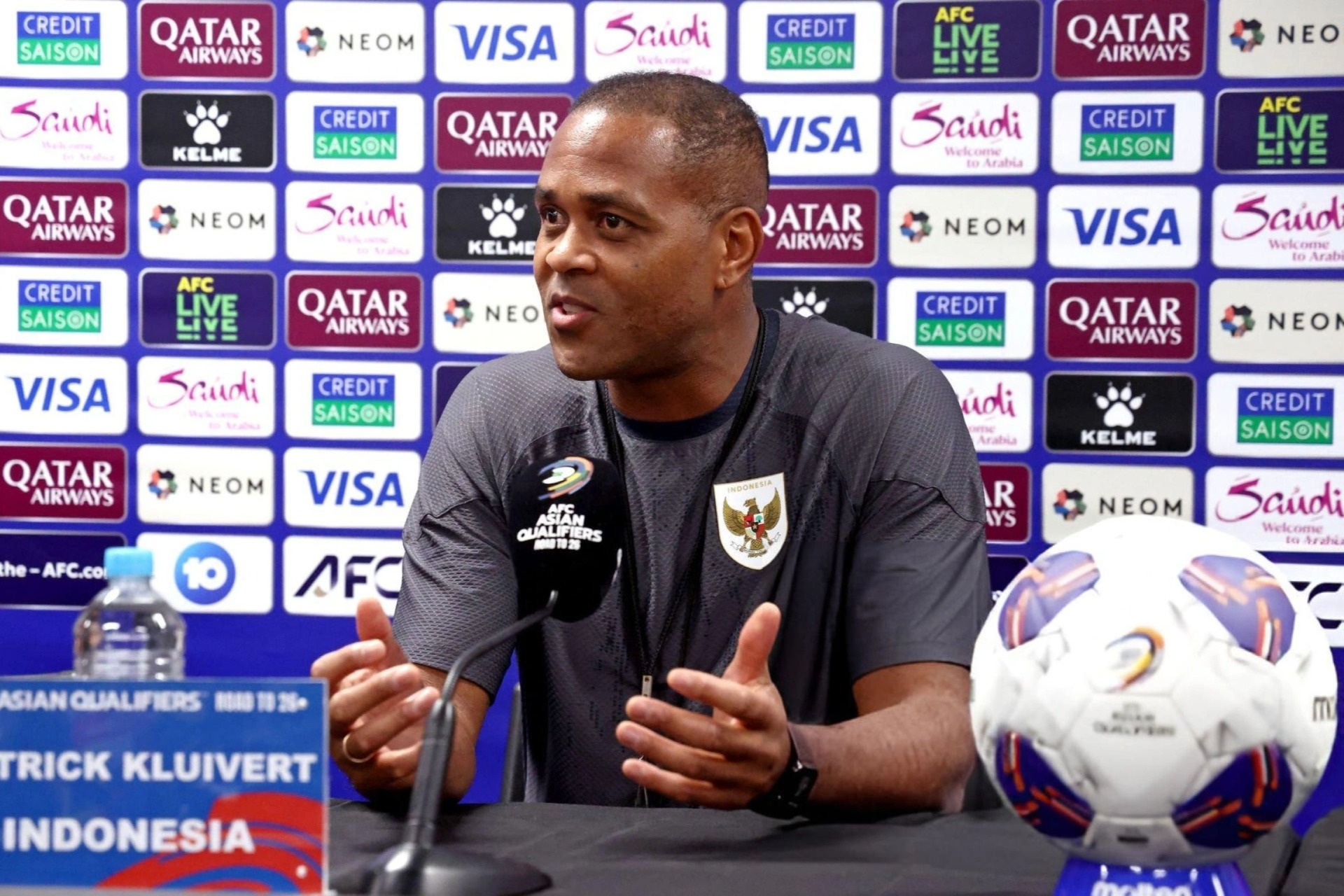 Báo Australia chê huấn luyện viên Indonesia tầm thường