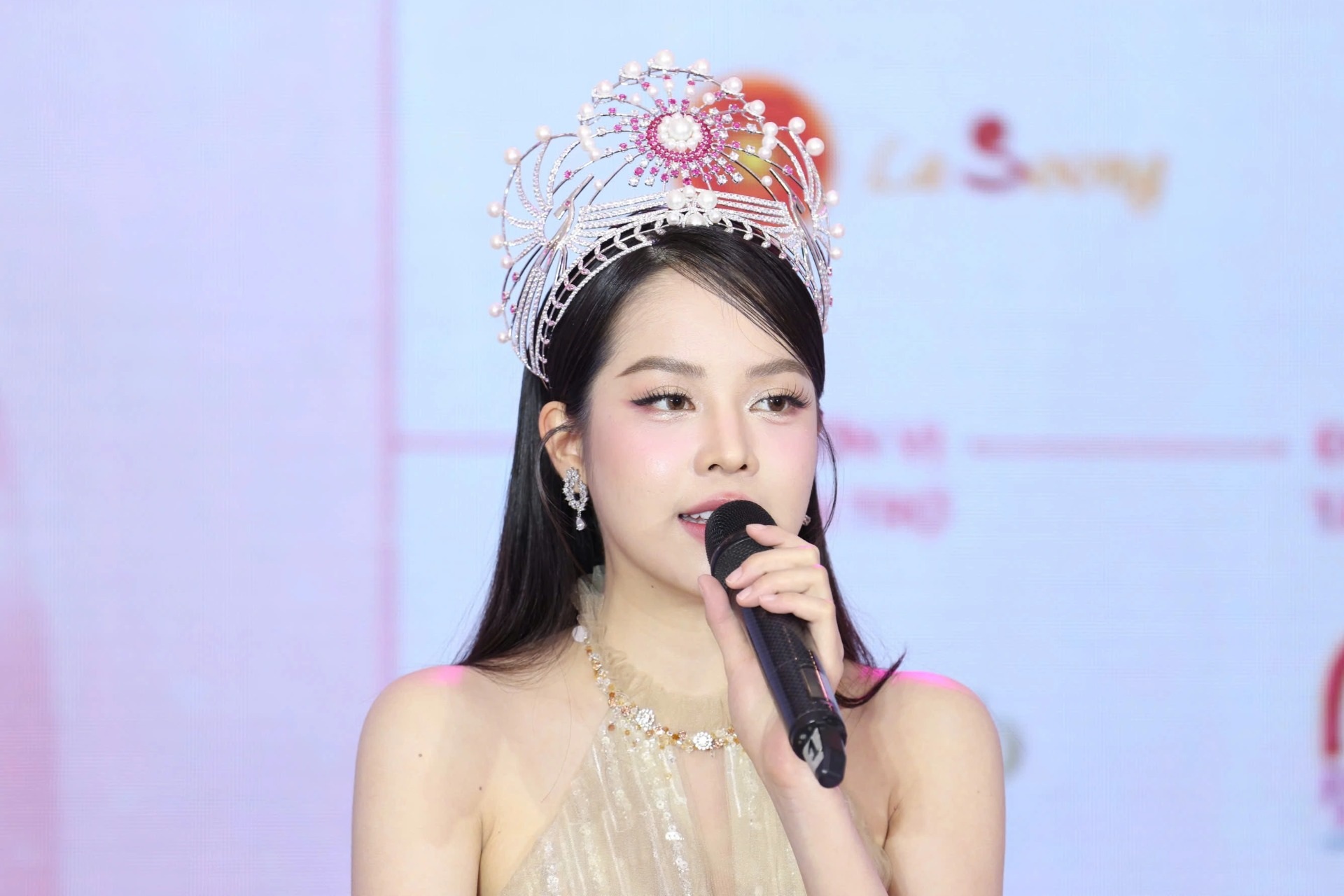 Thanh Thủy nói về áp lực ngồi "ghế nóng" chấm thi Hoa hậu Việt Nam 2024