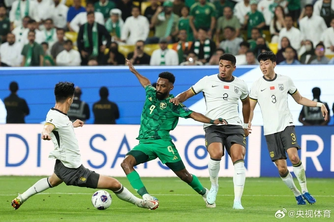 Tuyển Trung Quốc thua đau đớn Saudi Arabia, trận Iran-UAE có 29 phút bù giờ