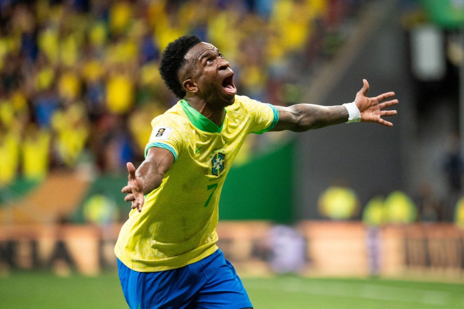 Vinicius tỏa sáng ở phút bù giờ, Brazil hạ gục Colombia