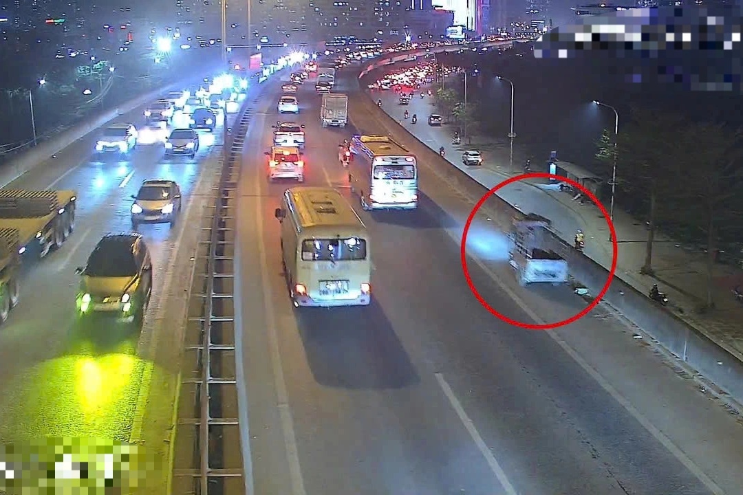 CSGT Hà Nội tịch thu xe ba bánh đi lên đường Vành đai 3