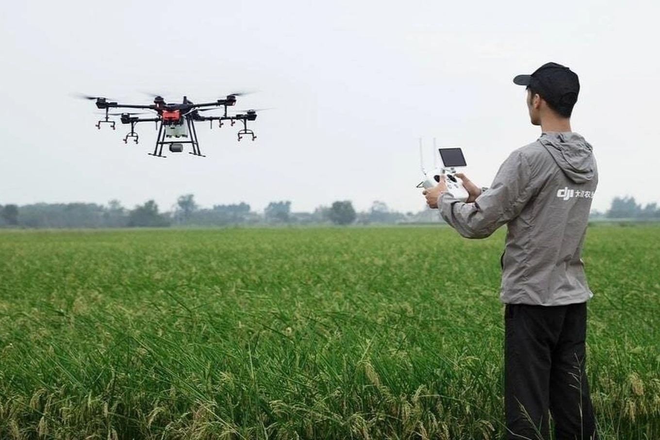 Bộ Quốc phòng đề xuất cấm người có nồng độ cồn điều khiển drone
