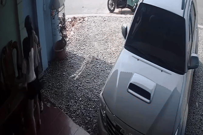 Camera ghi lại diễn biến mâu thuẫn giữa shipper và cô gái ở Bình Dương