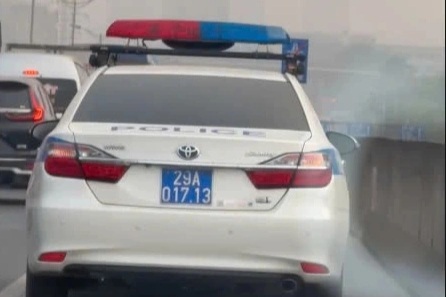 CSGT dẫn đường cho xe chở sản phụ sắp sinh vượt 11km ùn tắc tới bệnh viện