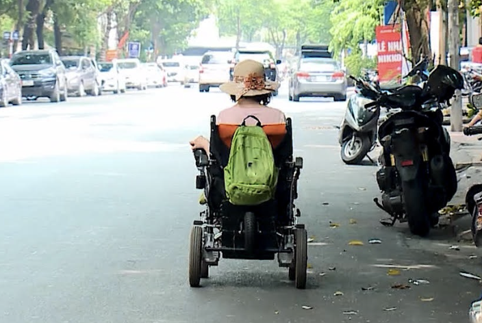 Người khuyết tật được ưu tiên như thế nào khi tham gia giao thông?