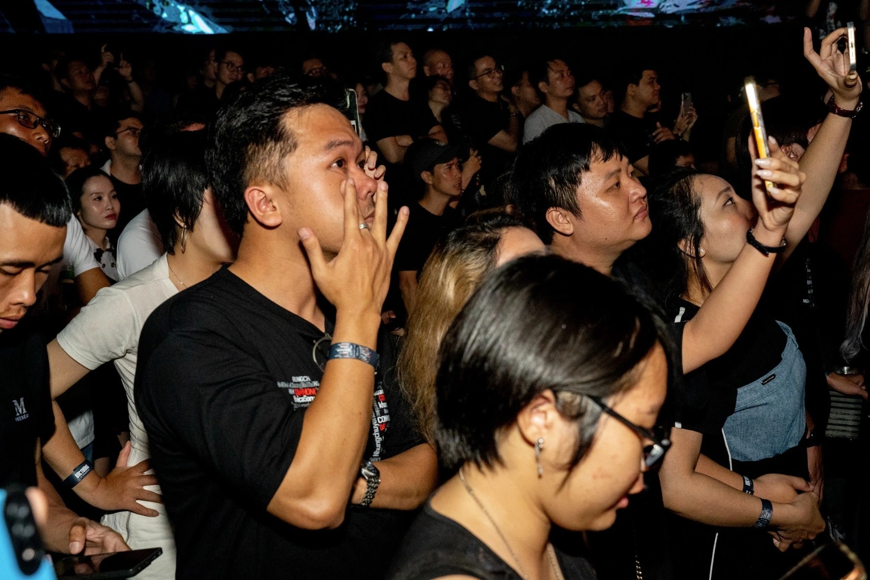 Bức Tường tổ chức show ở TPHCM, gây xúc động với hình ảnh tri ân Trần Lập