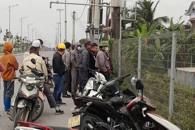 Phát hiện thi thể nam giới dưới mương nước ở Hải Dương