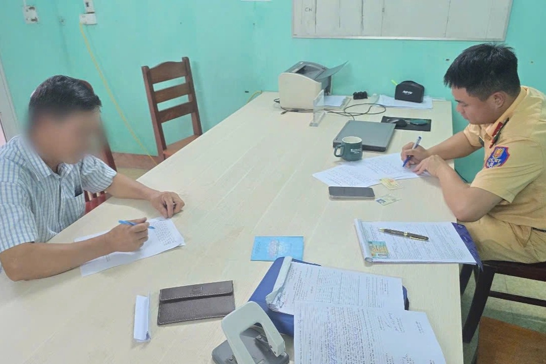 "Dính" cồn mức kịch khung, tài xế xe khách bị phạt gần 36 triệu đồng