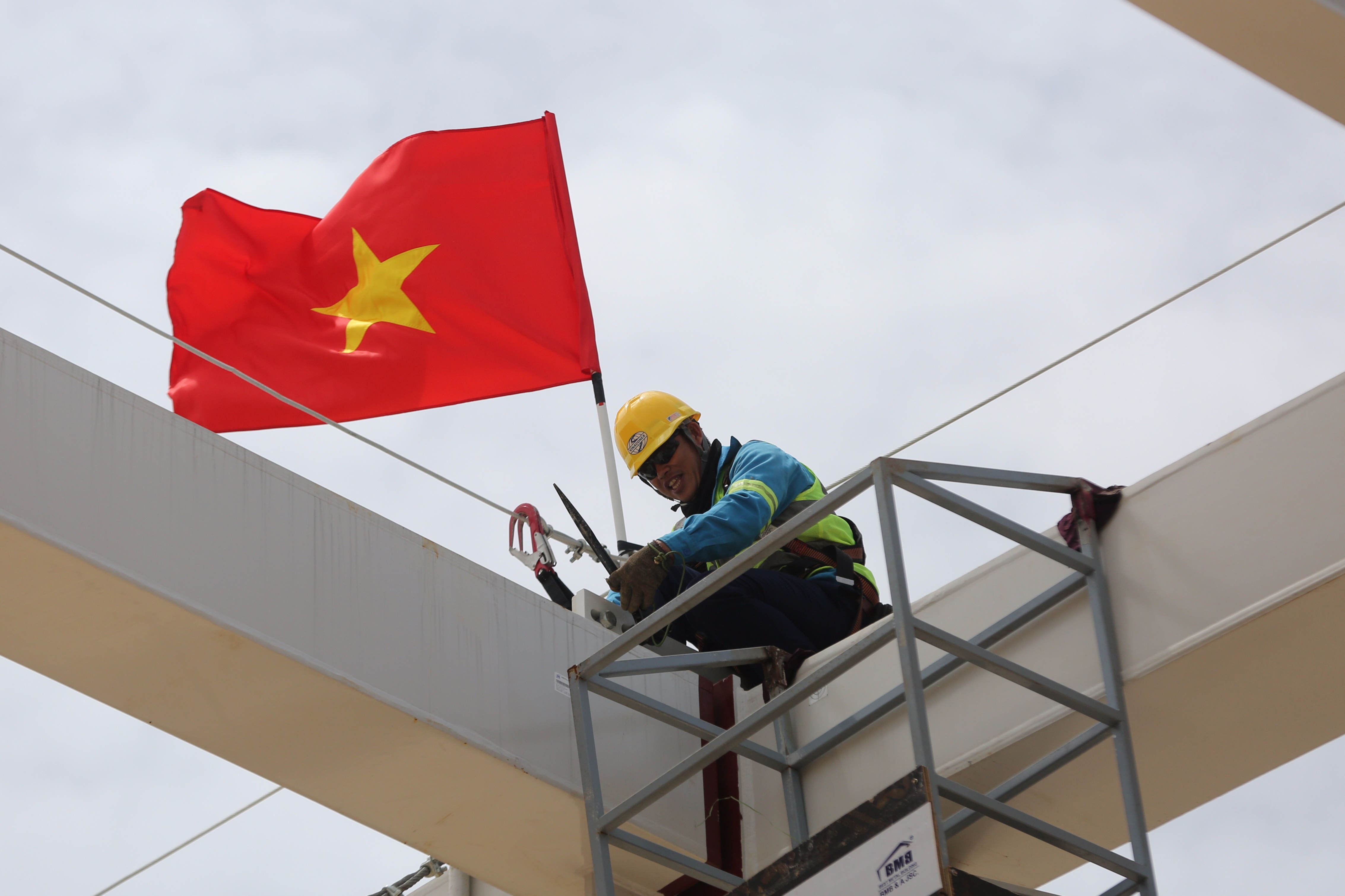 Nhà ga sân bay Long Thành hoàn thành lắp mái vòm thép hơn 5.300 tấn