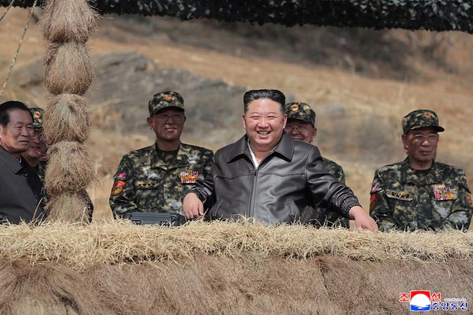 Ông Kim Jong-un thăm căn cứ huấn luyện đặc nhiệm, thử súng bắn tỉa mới