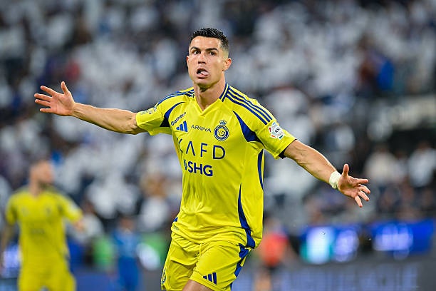 Ronaldo thi đấu thăng hoa giúp Al Nassr đánh bại đội đầu bảng Al Hilal