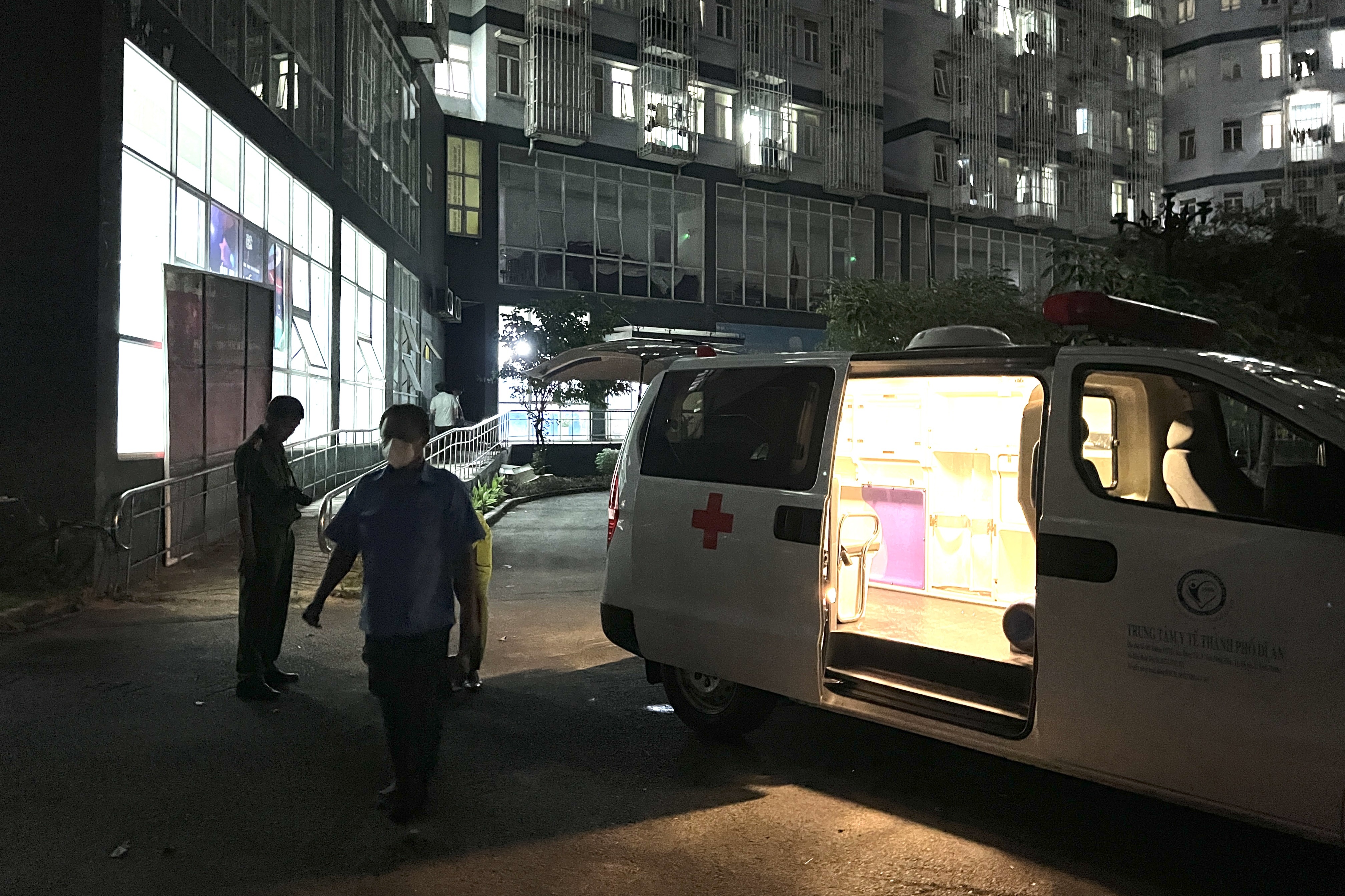 Nữ sinh rơi tầng 16 ký túc xá Đại học Quốc gia TPHCM tử vong