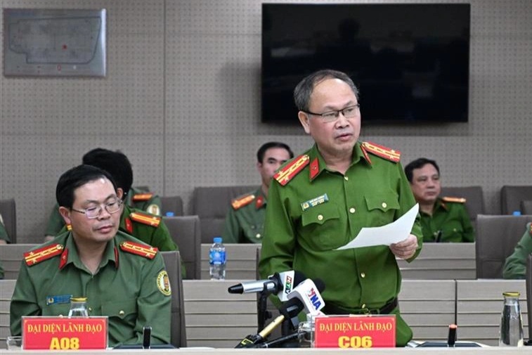 Bỏ huyện, nhập xã, tỉnh, người dân có cần làm lại căn cước, hộ chiếu?